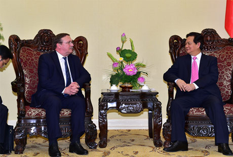 Thủ tướng Nguyễn Tấn Dũng tiếp Đại sứ Hungary Csaba Ory nhân dịp Đại sứ nhận nhiệm vụ tại Việt Nam. Ảnh: VGP/Nhật Bắc