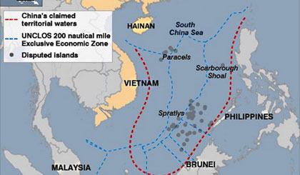 Đường chín đoạn (đường lưỡi bò) phân định biên giới trên Biển Đông (màu đỏ) mà Trung Quốc vô lý áp đặt. Nguồn: UNCLOS/CIA