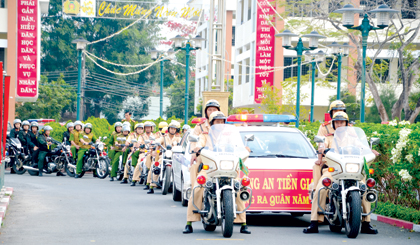 Lực lượng cảnh sát nhân dân tại lễ tổng ra quân đầu năm 2015.		                                                