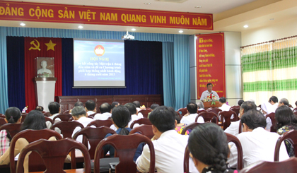 Ông Huỳnh Văn Phương, Chủ tịch UBMTTQ tỉnh phát biểu tại hội nghị