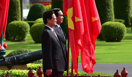  Thủ tướng Nguyễn Tấn Dũng và Thủ tướng Prayut Chan-ocha. Ảnh: VGP/Nhật Bắc