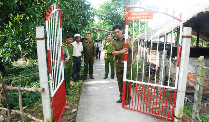 Mô hình cổng tự quản về ANTT tại xã Đông Hòa Hiệp, huyện Cái Bè.