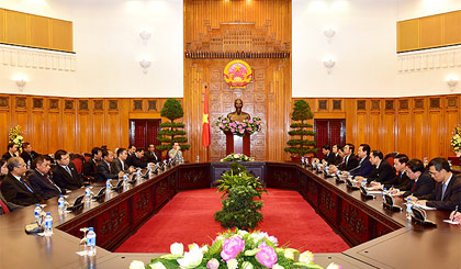 Thủ tướng Nguyễn Tấn Dũng tiếp các Trưởng đoàn đại biểu quốc tế sang dự Lễ kỷ niệm 70 năm Ngày truyền thống CAND Việt Nam. Ảnh: VGP/Nhật Bắc