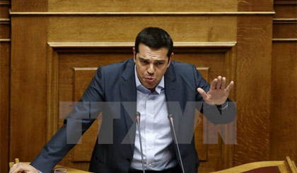 Thủ tướng Hy Lạp Alexis Tsipras tại phiên họp Quốc hội ở thủ đô Athens ngày 14-8. Ảnh: AFP/TTXVN