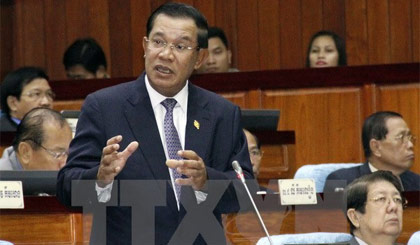 Thủ tướng Hun Sen (giữa) phát biểu tại phiên họp Quốc hội ở thủ đô Phnom Penh ngày 8-8. Nguồn: AFP/TTXVN