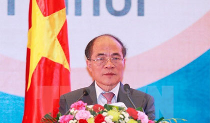 Tối 29-8, Chủ tịch Quốc hội Nguyễn Sinh Hùng dẫn đầu đoàn đại biểu cấp cao Quốc hội đã rời Hà Nội, lên đường sang New York tham dự Hội nghị các Chủ tịch Quốc hội trên thế giới lần thứ 4