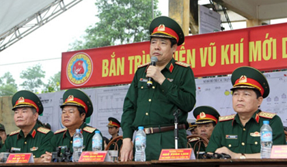 Đại tướng Phùng Quang Thanh, Bộ trưởng Bộ Quốc phòng tới dự và chỉ đạo buổi trình diễn. Ảnh: QĐND