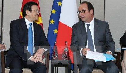 Chủ tịch nước Trương Tấn Sang gặp Tổng thống Cộng hòa Pháp Francois Hollande. Ảnh: Nguyễn Khang/TTXVN