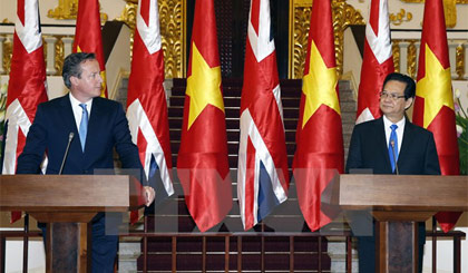 Thủ tướng Nguyễn Tấn Dũng và Thủ tướng Anh David Cameron tại trụ sở Chính phủ Việt Nam ngày 29-7. Ảnh: Đức Tám/TTXVN