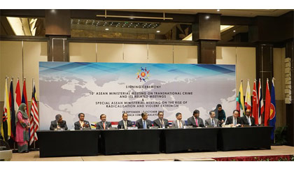 Bộ trưởng Trần Đại Quang (thứ hai từ phải) tại lễ ký Tuyên bố Kuala Lumpur về phòng chống tội phạm xuyên quốc gia. Ảnh: Vietnam+