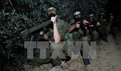 Các thành viên Lữ đoàn al-Qassam, một cánh vũ trang của phong trào Hamas tham gia huấn luyện tại Dải Gaza. Nguồn: THX/TTXVN