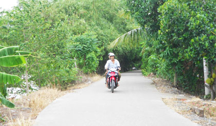Một tuyến đường giao thông được mở rộng ở ấp 3, xã Thạnh Lộc.