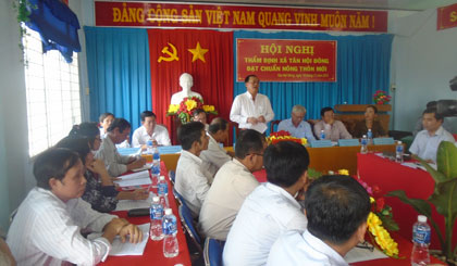 Ông Lê Văn Nghĩa, Phó Chủ tịch UBND tỉnh phát biểu với Hội nghị