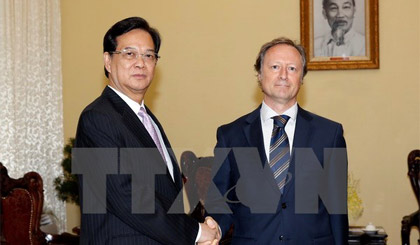 Thủ tướng Nguyễn Tấn Dũng tiếp Đại sứ, Trưởng đại diện Phái đoàn Liên minh châu Âu tại Việt Nam Bruno Angelet. Ảnh: Đức Tám/TTXVN