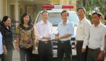 Công ty TNHH Xăng dầu Hồng Đức trao tặng xe cứu thương