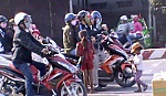Nạn trẻ em ăn xin xuất hiện tại ngã tư Đồng Tâm