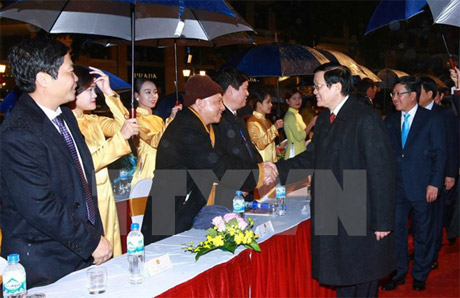 Chủ tịch nước Trương Tấn Sang gặp gỡ các đại biểu. Ảnh: Doãn Tấn/TTXVN