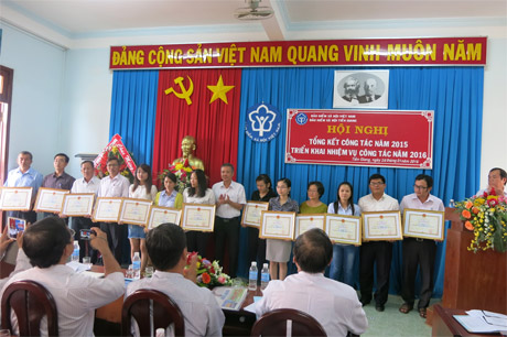 Các doanh nghiệp nhận Bằng khen của BHXH Việt Nam.