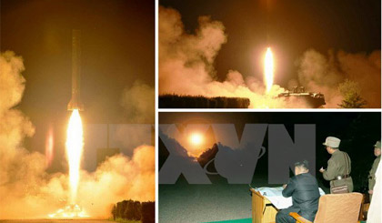 Nhà lãnh đạo Triều Tiên Kim Jong-un theo dõi vụ thử tên lửa tháng 7-1014. Nguồn: Yonhap/TTXVN