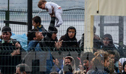 Người di cư tại khu vực Dikili, Thổ Nhĩ Kỳ. Nguồn: AFP/TTXVN