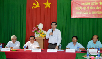 Chủ tịch UBND tỉnh Lê Văn Hưởng phát biểu tại buổi làm việc  với xã Kim Sơn.
