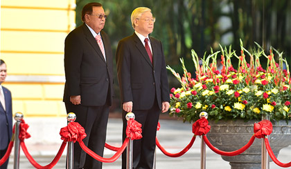 Tổng Bí thư Nguyễn Phú Trọng chủ trì lễ đón chính thức Tổng Bí thư, Chủ tịch nước CHDCND Lào Bounnhang Vorachit theo nghi thức cao nhất dành cho nguyên thủ quốc gia.