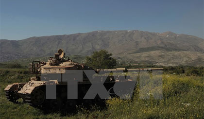 Xe tăng Israel trên vùng đất chiếm đóng của Cao nguyên Golan, giáp giới với làng Hadar của Syria ngày 17/4. Nguồn: AFP/ TTXVN