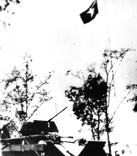 Quân giải phóng tiếp quản Tiểu khu Định Tường ngày 30-4-1975.