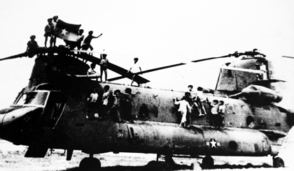 Quân giải phóng  chiếm lĩnh sân bay Giếng nước  của ngụy  tại TP. Mỹ Tho.