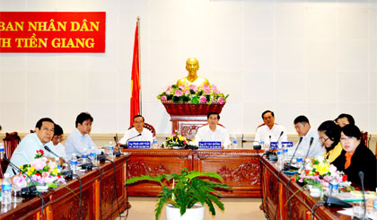 Ông Lê Văn Hưởng, Chủ tịch UBND tỉnh chủ trì điểm cầu tại Tiền Giang.