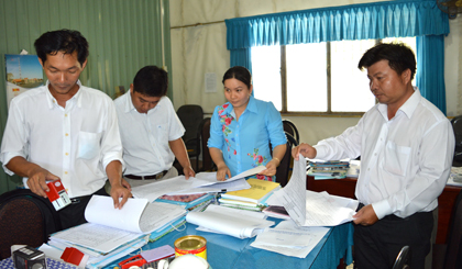 Ủy ban Bầu cử huyện Tân Phú Đông đang khẩn trương thực hiện các phần việc còn lại. 