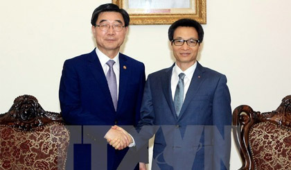 Phó Thủ tướng Vũ Đức Đam tiếp ông Bộ trưởng Bộ Việc làm và Lao động Hàn Quốc Lee Ki Kweon. Ảnh: Phạm Kiên/TTXVN