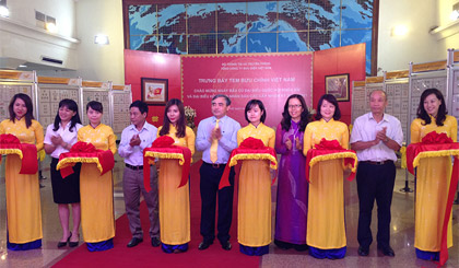  Đợt trưng bày tem bưu chính Việt Nam sẽ diễn ra từ ngày 20/5 đến hết ngày bầu cử (22-5). Ảnh: VGP/Hiền Minh