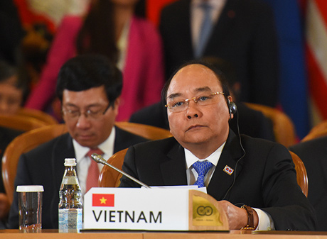 Thủ tướng Nguyễn Xuân Phúc dự phiên toàn thể Hội nghị cấp cao Kỷ niệm 20 năm quan hệ đối tác đối thoại ASEAN-Nga. Ảnh: VGP/Quang Hiếu