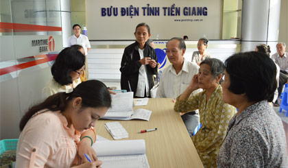 Bưu điện tỉnh Tiền Giang đã tham gia cung c6a1p nhiều dịch vụ công mang lại nhiều thuận lợi cho người dân. Ảnh: Vân Anh