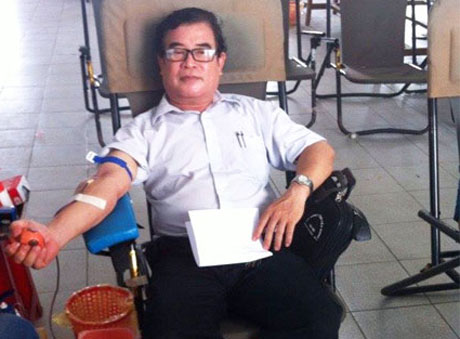 Chú Phan Văn Đông đã 76 lần hiến máu.