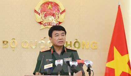 Thượng tướng Võ Văn Tuấn, Phó Tổng Tham mưu trưởng Quân đội nhân dân Việt Nam chủ trì buổi họp báo. Ảnh: TTXVN