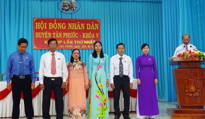 Thường trực HĐND và lãnh đạo các ban HĐND huyện Tân Phước nhiệm kỳ 2016 - 2021.