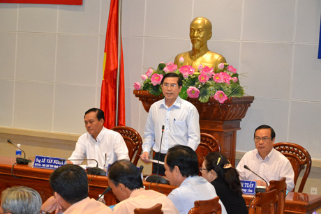 Ông Lê Văn Hưởng, Chủ tịch UBND tỉnh phát biểu kết luận buổi đối thoại.