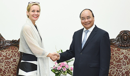Thủ tướng Nguyễn Xuân Phúc tiếp Đại sứ Thụy Điển tại Việt Nam Camilla Melander. Ảnh: VGP/Quang Hiếu
