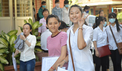 Các thí sinh kết thúc ngày thi thứ 3 tại điểm trường ĐH Tiền Giang cơ sở chính.