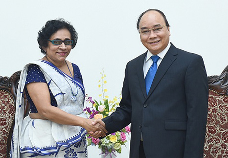 Thủ tướng Nguyễn Xuân Phúc tiếp Đại sứ Sri Lanka Saranya Hasathi Urgodawatt Dissanayke. Ảnh: VGP/Quang Hiếu
