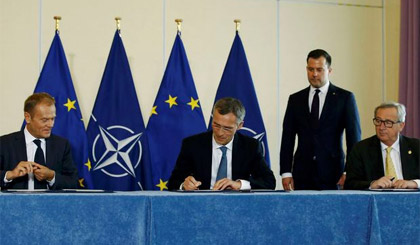 Tổng thư ký NATO Jens Stoltenberg, Chủ tịch Hội đồng châu Âu Donald Tusk và Chủ tịch Ủy ban châu Âu Jean-Claude Juncker. Nguồn: Reuters