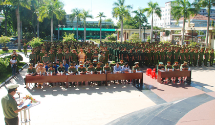 Lễ ra quân hưởng ứng chiến dịch hành quân xanh năm 2016 của khối lực lượng vũ trang chào mừng kỷ niệm 70 năm ngày truyền thống lực lượng An ninh nhân dân.
