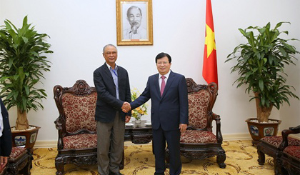 Phó Thủ tướng Trịnh Đình Dũng tiếp ông Viraphonh Viravong, Thứ trưởng Bộ Năng lượng và Mỏ Lào. Ảnh: VGP/Xuân Tuyến