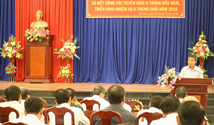 Ông Lê Tấn Việt, Phó Vụ trưởng, Ban Tuyên giáo Trung ương tại TP. HCM, tham gia phát biểu tại hội nghị