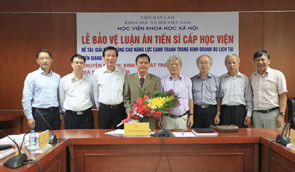 NCS Nguyễn Thạnh Vượng bảo vệ thành công luận án tiến sĩ  Kinh tế học.
