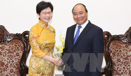 Thủ tướng Nguyễn Xuân Phúc tiếp bà Lâm Trịnh Nguyệt Nga, Tổng Thư ký Chính quyền Đặc khu hành chính Hong Kong. Ảnh: Thống Nhất/TTXVN