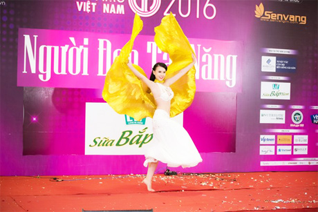 Thí sinh Trịnh Phương Trang nhảy Flamingo. (Ảnh: BTC)