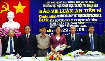 Nghiên cứu sinh Lê Thị Son bảo vệ thành công luận án tiến sĩ.